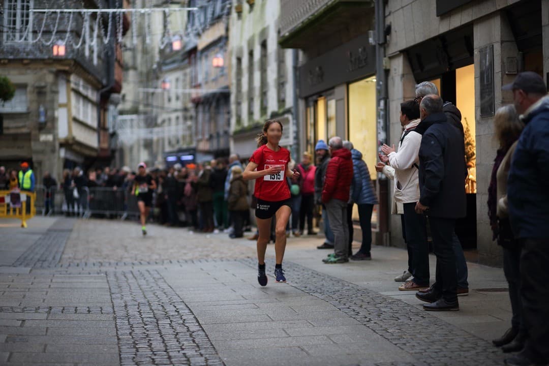 Participante à une course pédestre en ville